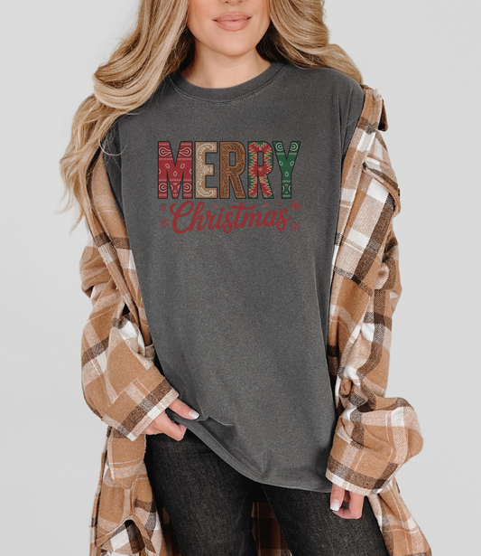 Merry Christmas Western T-Shirt – Oversized Holiday Tee with Western Script & Rustic Accents